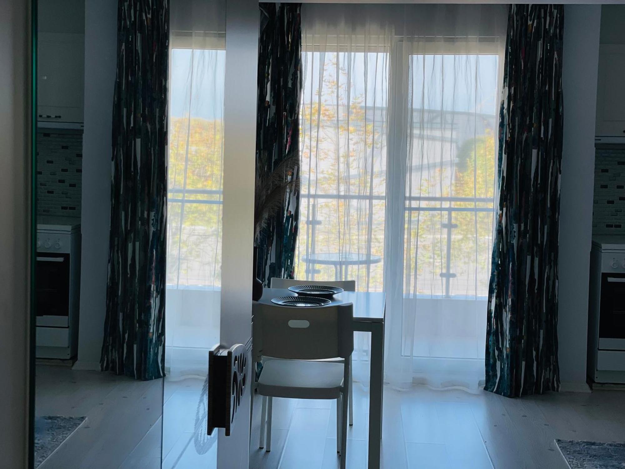 Airplane Plaza Apartment Otopeni Ngoại thất bức ảnh