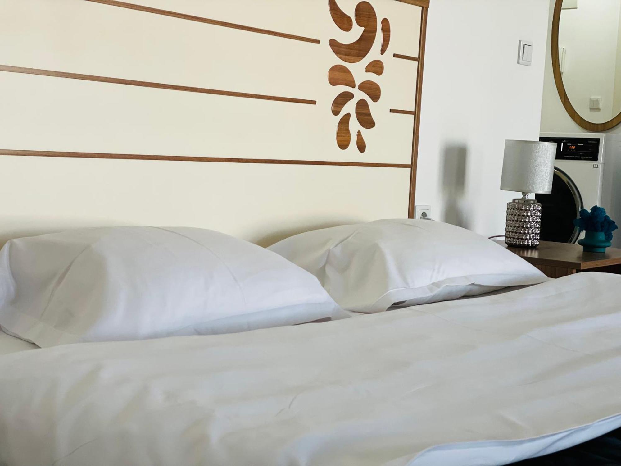 Airplane Plaza Apartment Otopeni Ngoại thất bức ảnh