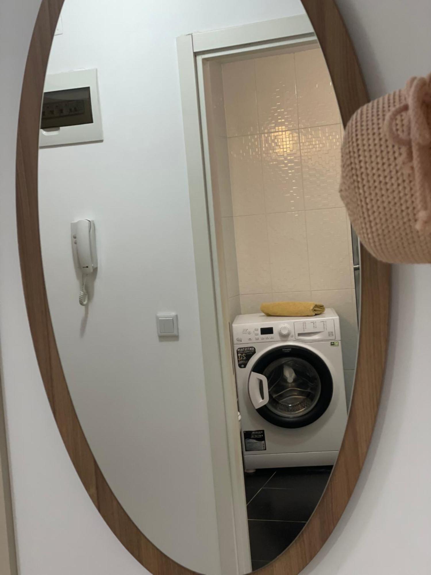 Airplane Plaza Apartment Otopeni Ngoại thất bức ảnh