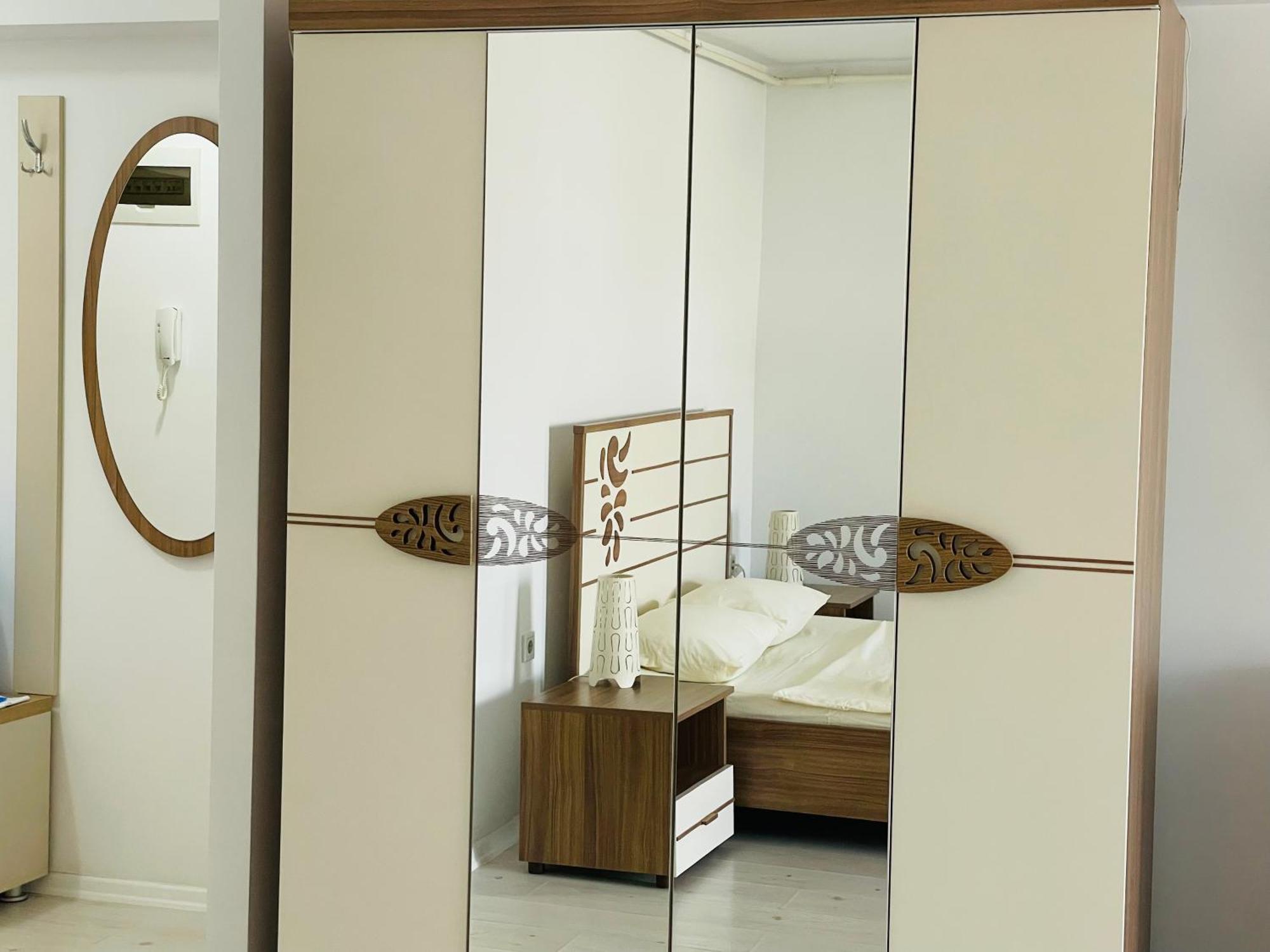 Airplane Plaza Apartment Otopeni Ngoại thất bức ảnh