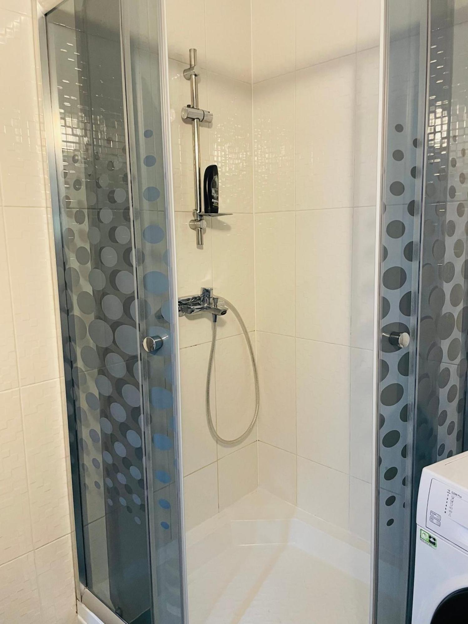 Airplane Plaza Apartment Otopeni Ngoại thất bức ảnh